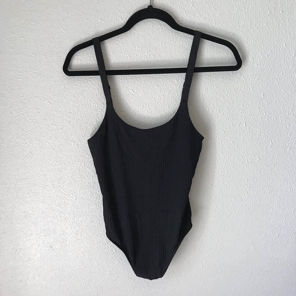 Victoria’s Secret sport black ribbed bodysuit size Small - Picture 1 of 7